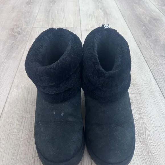 Black Uggs Size 9 - Picture 1 of 4